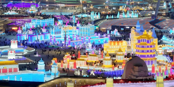 星空体育-“冰雪经济”破万亿，下一个“尔滨”在哪里？丨城市论