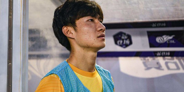 星空体育官方网站-上港锋霸又送走一位强援！曾是二队金靴锋霸，新赛季将出战中甲