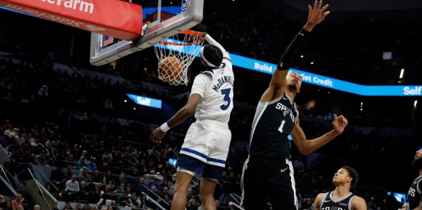 星空体育官方网站-NBA：为什么季后赛首轮还很精彩，第2轮突然变得一边倒，没有悬念